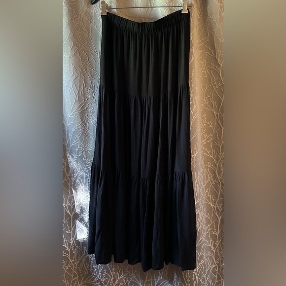 Splendid Nella Tiered Maxi Skirt in Black Size Small - Picture 2 of 11